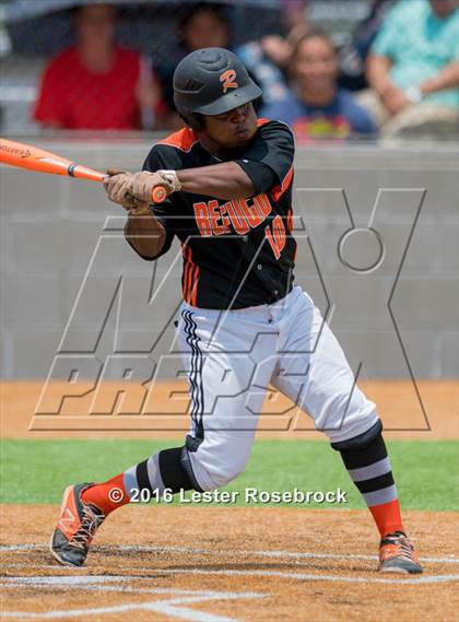 Thumbnail 1 in Center Point vs Refugio (UIL 2A Regional Quarterfinal) photogallery.