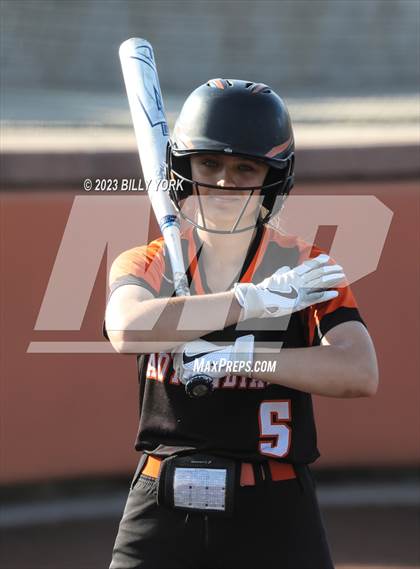Thumbnail 1 in Grand Saline vs Van photogallery.