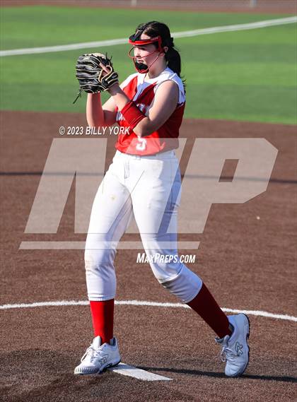 Thumbnail 2 in Grand Saline vs Van photogallery.
