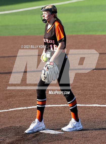 Thumbnail 2 in Grand Saline vs Van photogallery.