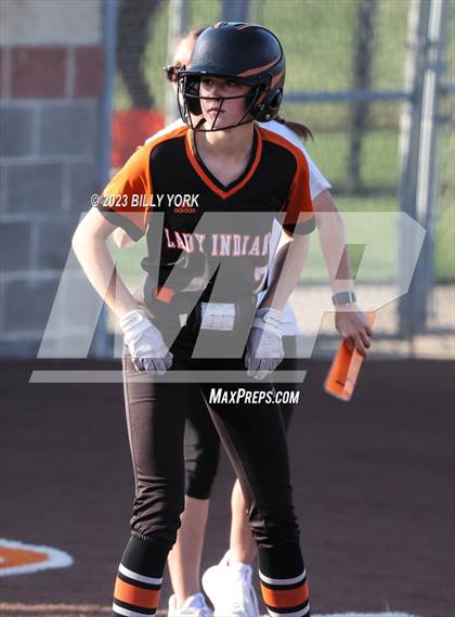 Thumbnail 1 in Grand Saline vs Van photogallery.