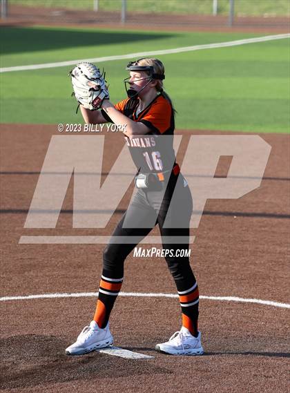 Thumbnail 3 in Grand Saline vs Van photogallery.