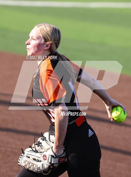 Thumbnail 1 in Grand Saline vs Van photogallery.