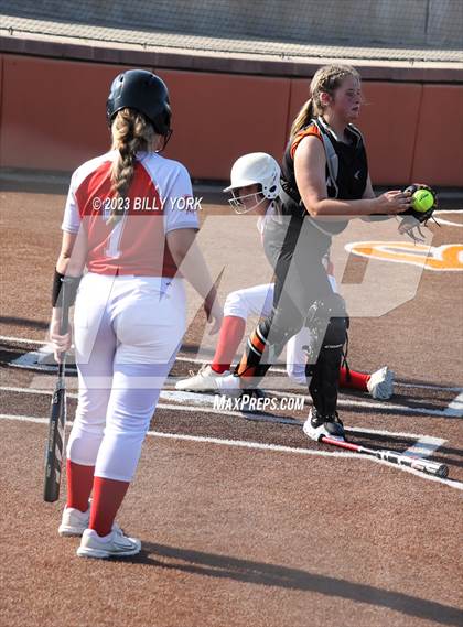 Thumbnail 2 in Grand Saline vs Van photogallery.