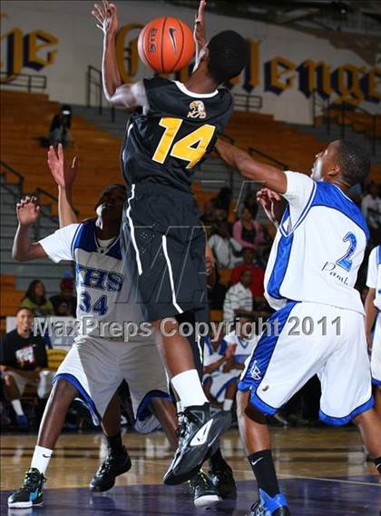 Thumbnail 3 in King-Drew Medical vs. Jordan (Lynwood Christmas Challenge) photogallery.