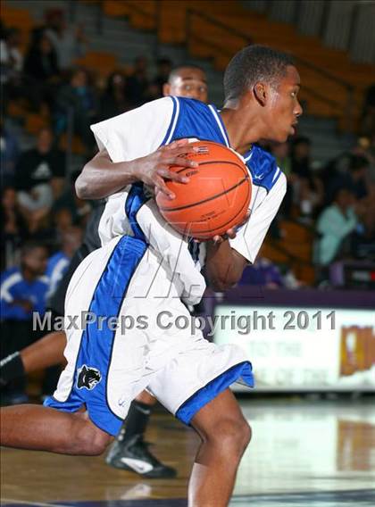 Thumbnail 1 in King-Drew Medical vs. Jordan (Lynwood Christmas Challenge) photogallery.