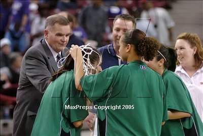 Thumbnail 2 in Sacramento vs St. Mary's (D3 Sec. Final)#1 photogallery.