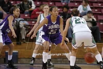 Thumbnail 2 in Sacramento vs St. Mary's (D3 Sec. Final)#1 photogallery.