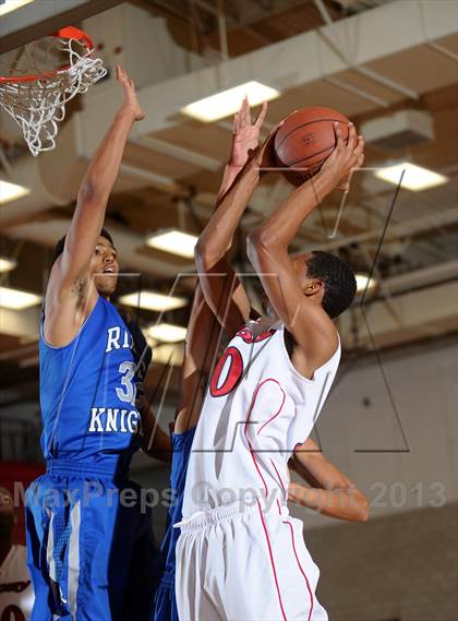 Thumbnail 2 in Rialto vs. Colony (Inland Empire Classic) photogallery.