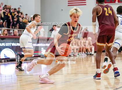 Thumbnail 3 in Collinsville vs Wolfe City (UIL 2A Bi-District Playoff) photogallery.