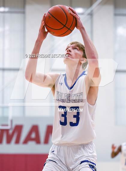 Thumbnail 2 in Collinsville vs Wolfe City (UIL 2A Bi-District Playoff) photogallery.