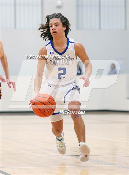 Thumbnail 2 in Collinsville vs Wolfe City (UIL 2A Bi-District Playoff) photogallery.