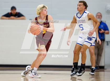 Thumbnail 1 in Collinsville vs Wolfe City (UIL 2A Bi-District Playoff) photogallery.