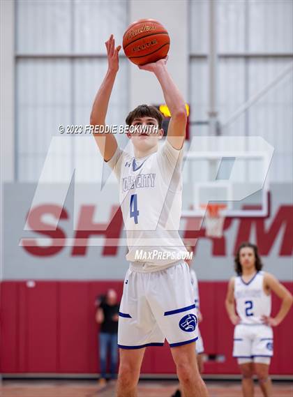 Thumbnail 2 in Collinsville vs Wolfe City (UIL 2A Bi-District Playoff) photogallery.