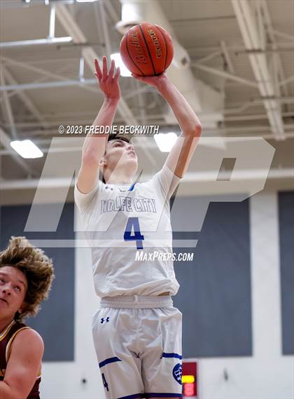 Thumbnail 2 in Collinsville vs Wolfe City (UIL 2A Bi-District Playoff) photogallery.