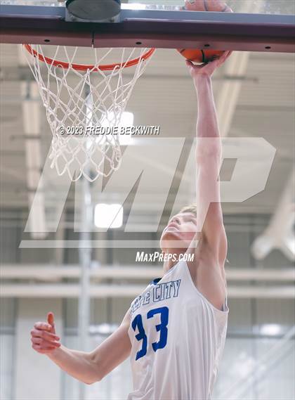 Thumbnail 3 in Collinsville vs Wolfe City (UIL 2A Bi-District Playoff) photogallery.