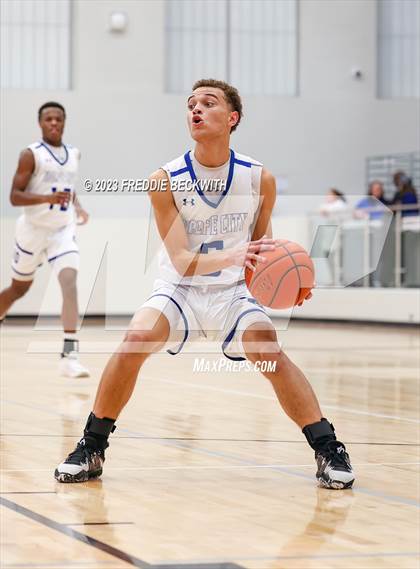 Thumbnail 3 in Collinsville vs Wolfe City (UIL 2A Bi-District Playoff) photogallery.