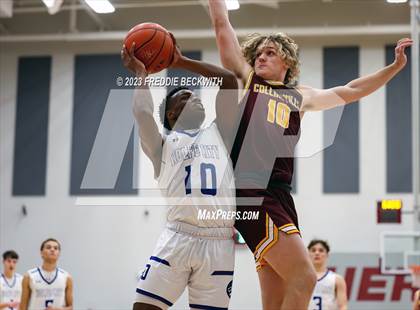 Thumbnail 2 in Collinsville vs Wolfe City (UIL 2A Bi-District Playoff) photogallery.