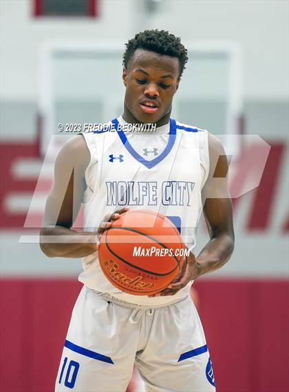 Thumbnail 2 in Collinsville vs Wolfe City (UIL 2A Bi-District Playoff) photogallery.