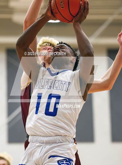Thumbnail 1 in Collinsville vs Wolfe City (UIL 2A Bi-District Playoff) photogallery.