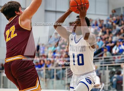Thumbnail 3 in Collinsville vs Wolfe City (UIL 2A Bi-District Playoff) photogallery.