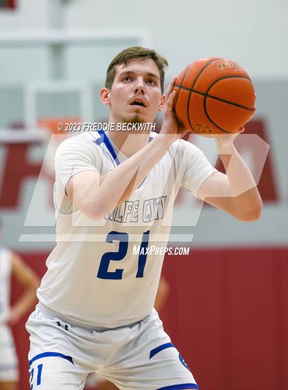Thumbnail 3 in Collinsville vs Wolfe City (UIL 2A Bi-District Playoff) photogallery.