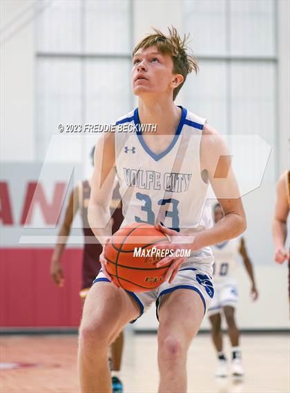 Thumbnail 1 in Collinsville vs Wolfe City (UIL 2A Bi-District Playoff) photogallery.