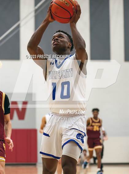 Thumbnail 1 in Collinsville vs Wolfe City (UIL 2A Bi-District Playoff) photogallery.