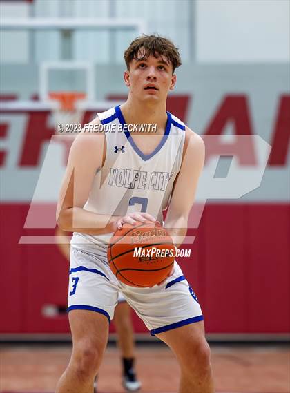 Thumbnail 2 in Collinsville vs Wolfe City (UIL 2A Bi-District Playoff) photogallery.
