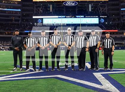 Thumbnail 2 in Port Neches-Groves vs. South Oak Cliff (UIL 5A D2 Final) photogallery.