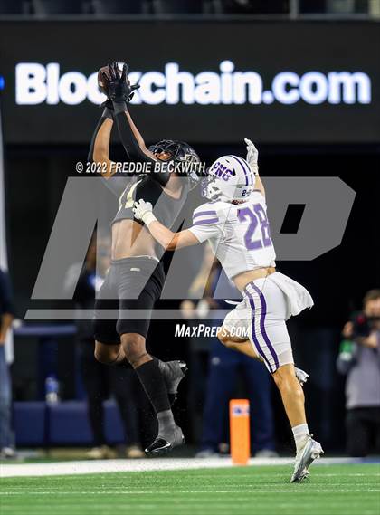 Thumbnail 1 in Port Neches-Groves vs. South Oak Cliff (UIL 5A D2 Final) photogallery.