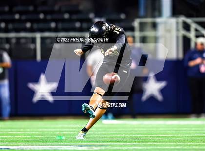 Thumbnail 1 in Port Neches-Groves vs. South Oak Cliff (UIL 5A D2 Final) photogallery.
