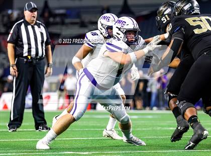 Thumbnail 3 in Port Neches-Groves vs. South Oak Cliff (UIL 5A D2 Final) photogallery.