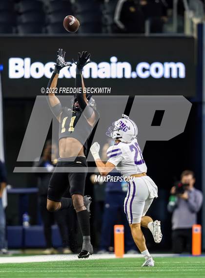 Thumbnail 2 in Port Neches-Groves vs. South Oak Cliff (UIL 5A D2 Final) photogallery.
