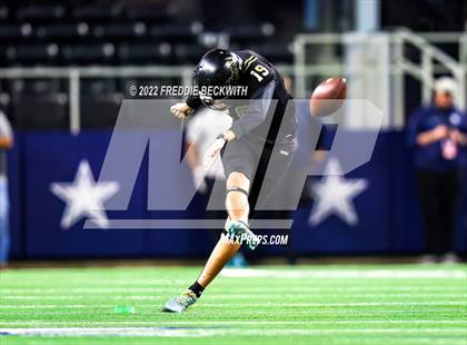Thumbnail 2 in Port Neches-Groves vs. South Oak Cliff (UIL 5A D2 Final) photogallery.