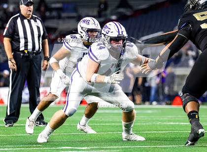 Thumbnail 2 in Port Neches-Groves vs. South Oak Cliff (UIL 5A D2 Final) photogallery.