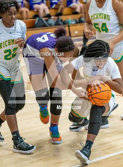 Thumbnail 2 in Village Christian Academy vs. Richmond (MLK Dream Jam at Terry Sanford) photogallery.