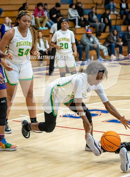 Thumbnail 2 in Village Christian Academy vs. Richmond (MLK Dream Jam at Terry Sanford) photogallery.