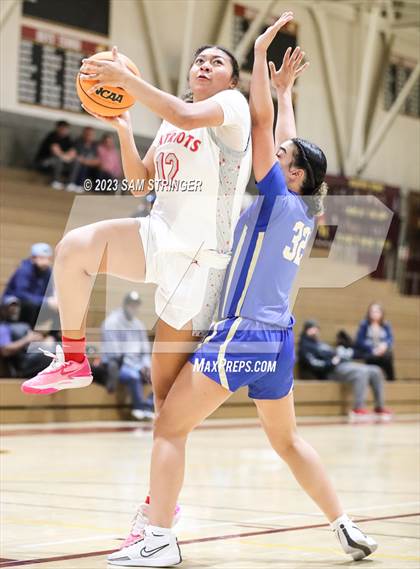 Thumbnail 2 in Clovis vs. Liberty (Nike Central Valley Showdown) photogallery.
