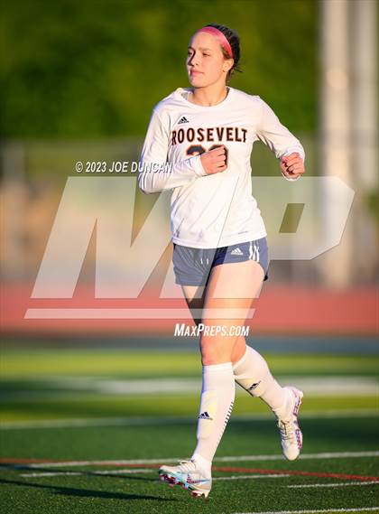 Thumbnail 2 in San Clemente vs Roosevelt (CIF-SS Division 1 Rd 1) photogallery.