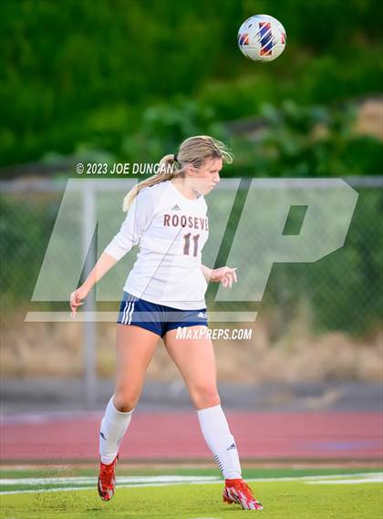 Thumbnail 1 in San Clemente vs Roosevelt (CIF-SS Division 1 Rd 1) photogallery.