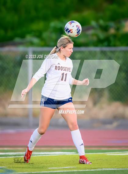 Thumbnail 3 in San Clemente vs Roosevelt (CIF-SS Division 1 Rd 1) photogallery.