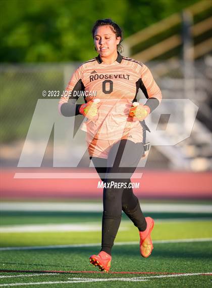 Thumbnail 2 in San Clemente vs Roosevelt (CIF-SS Division 1 Rd 1) photogallery.