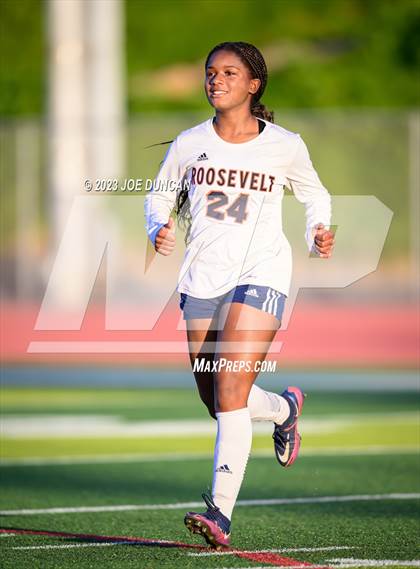 Thumbnail 2 in San Clemente vs Roosevelt (CIF-SS Division 1 Rd 1) photogallery.