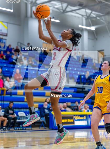 Thumbnail 2 in Sheridan vs Earle (Lendel Thomas Classic) photogallery.