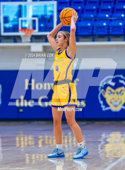 Thumbnail 3 in Sheridan vs Earle (Lendel Thomas Classic) photogallery.