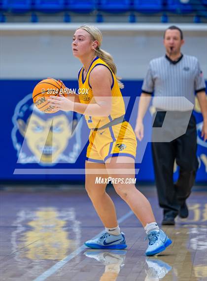 Thumbnail 2 in Sheridan vs Earle (Lendel Thomas Classic) photogallery.