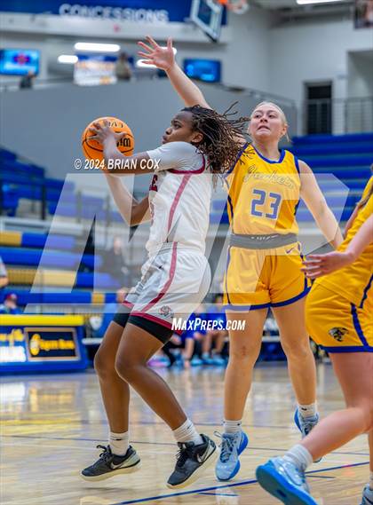 Thumbnail 2 in Sheridan vs Earle (Lendel Thomas Classic) photogallery.