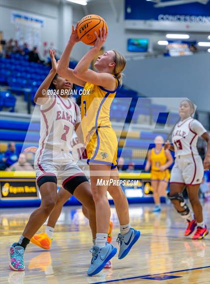 Thumbnail 1 in Sheridan vs Earle (Lendel Thomas Classic) photogallery.