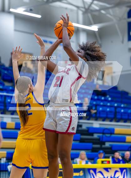 Thumbnail 2 in Sheridan vs Earle (Lendel Thomas Classic) photogallery.